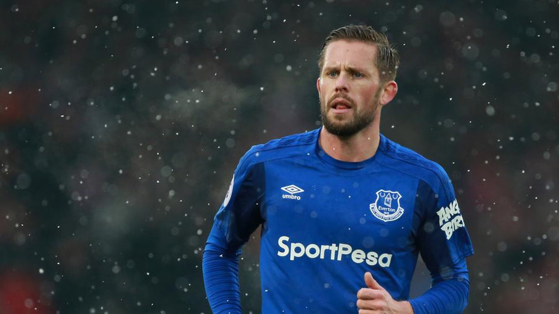 “马科斯·莫奇的防守技术与战术洞察力，成就阿根廷美洲狮队的核心力量”