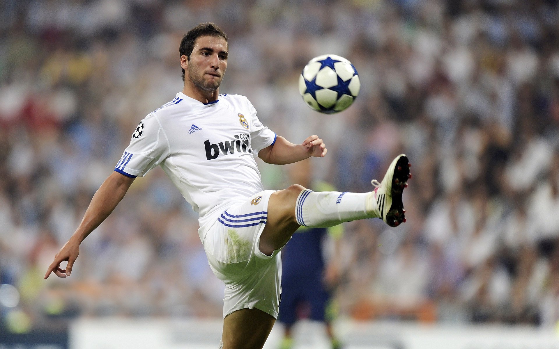 米兰平台-C罗回应转会传闻称专注当前每一场球，c罗最新转会动向